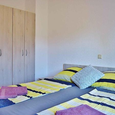Apartment in Lopar/Insel Rab 17739 Buitenkant foto