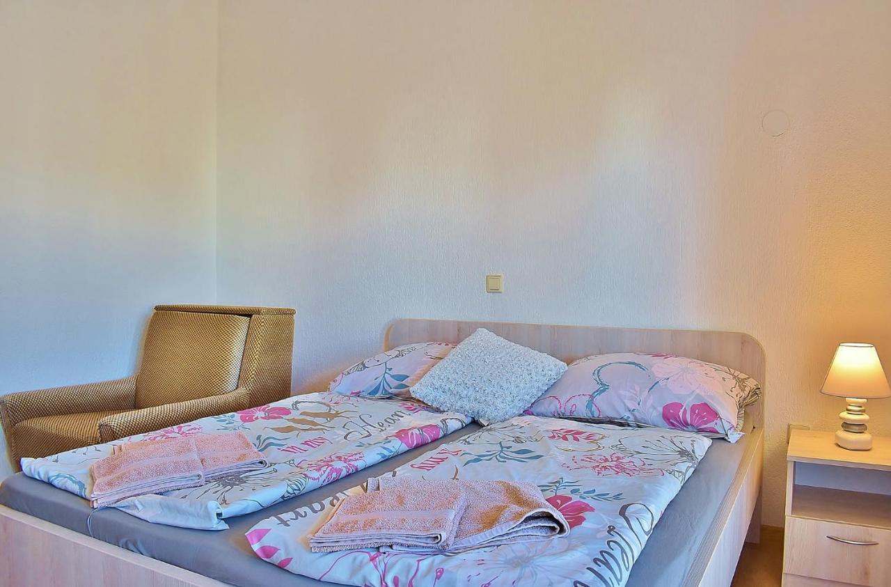 Apartment in Lopar/Insel Rab 17739 Buitenkant foto