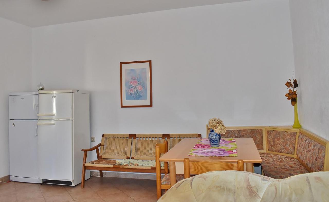 Apartment in Lopar/Insel Rab 17739 Buitenkant foto