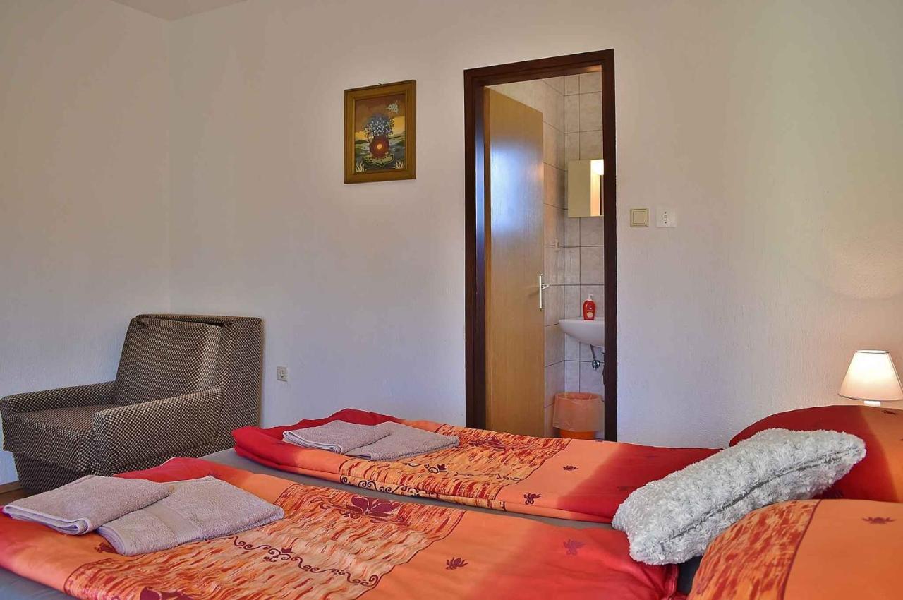 Apartment in Lopar/Insel Rab 17739 Buitenkant foto