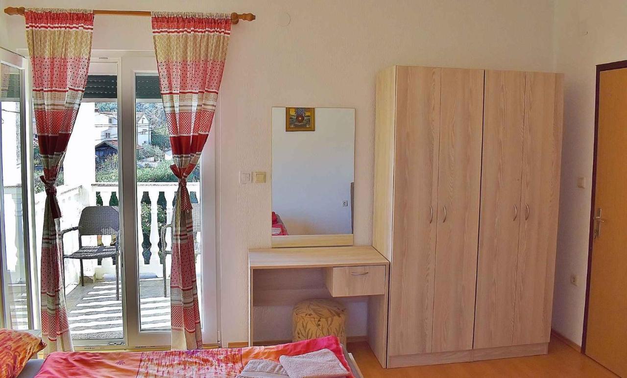 Apartment in Lopar/Insel Rab 17739 Buitenkant foto