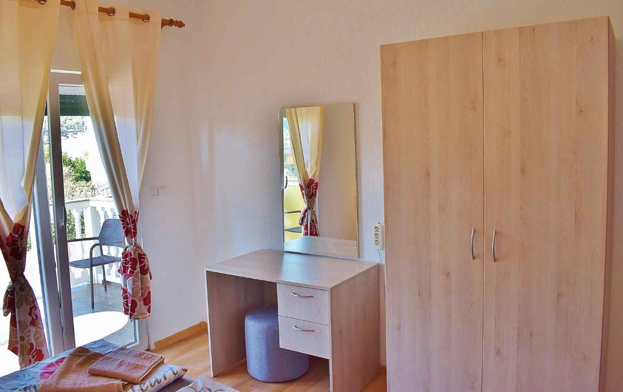 Apartment in Lopar/Insel Rab 17739 Buitenkant foto