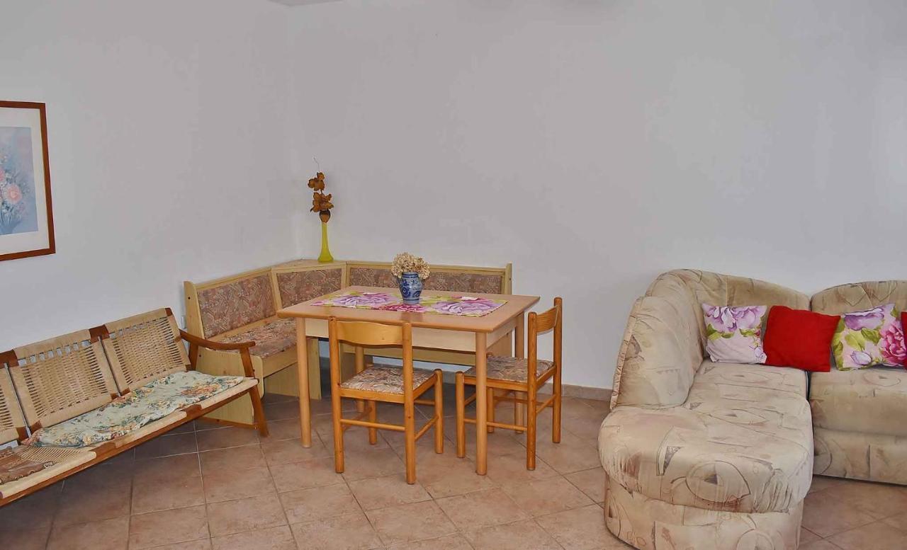 Apartment in Lopar/Insel Rab 17739 Buitenkant foto