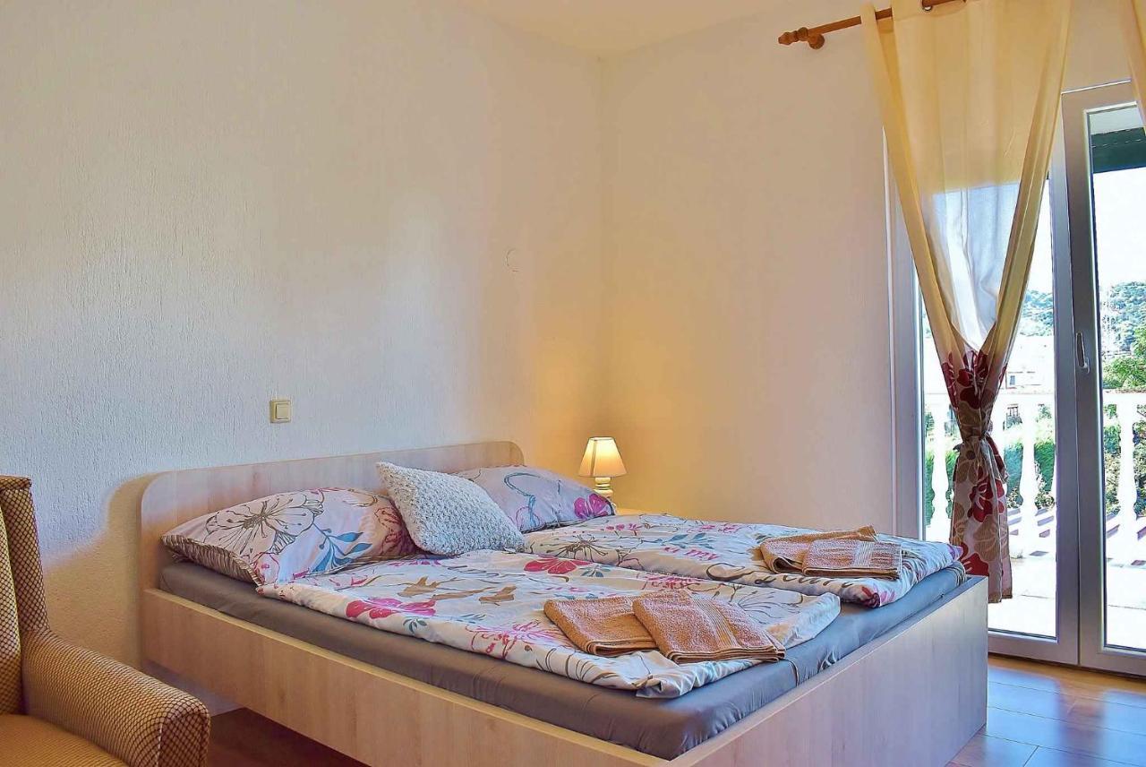 Apartment in Lopar/Insel Rab 17739 Buitenkant foto