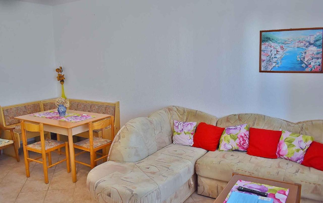 Apartment in Lopar/Insel Rab 17739 Buitenkant foto