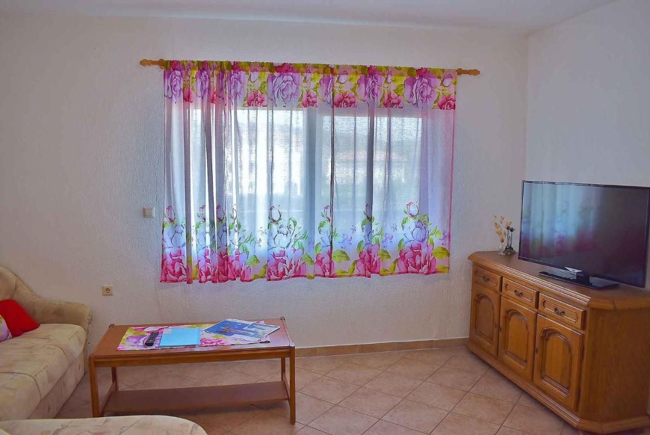 Apartment in Lopar/Insel Rab 17739 Buitenkant foto