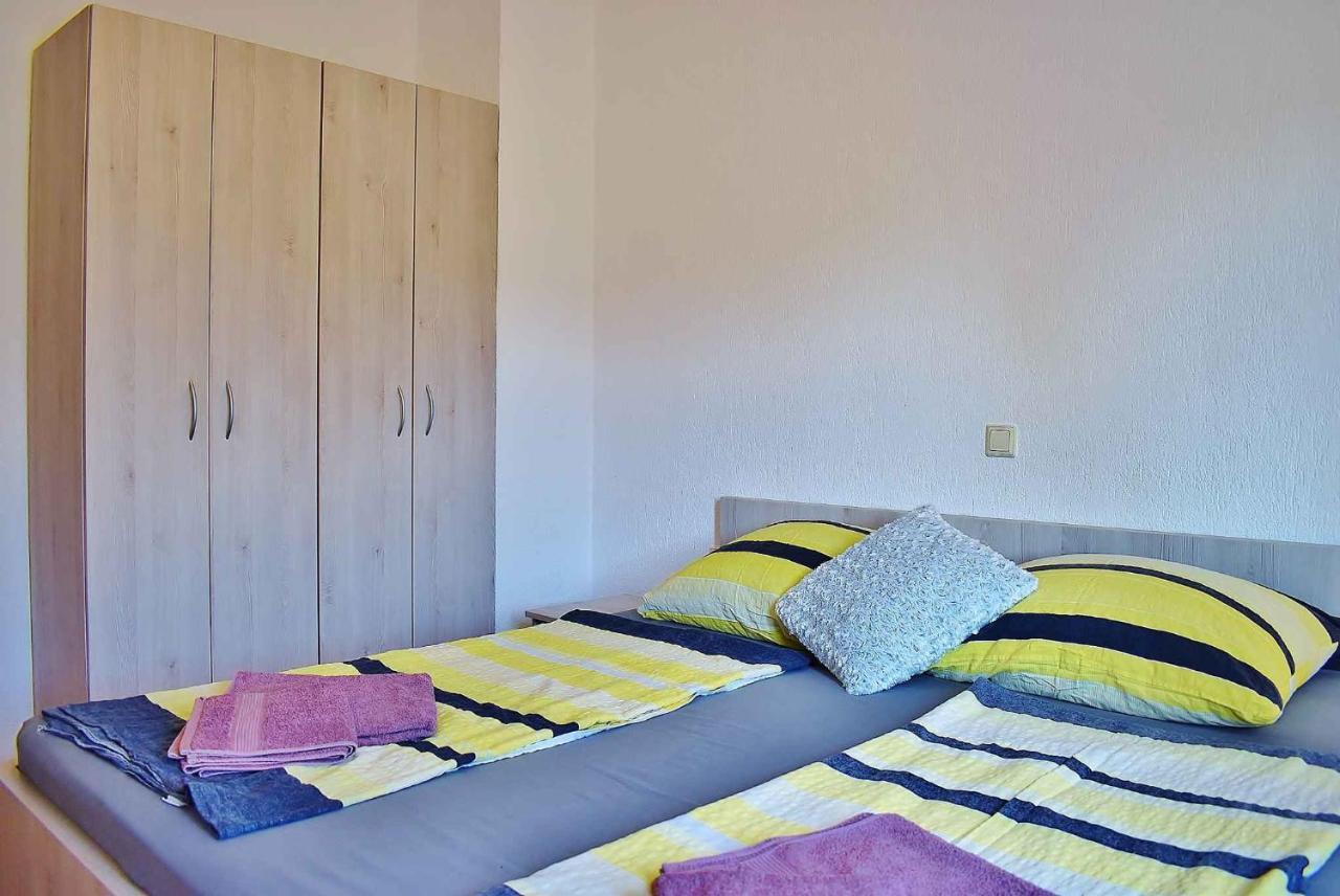 Apartment in Lopar/Insel Rab 17739 Buitenkant foto