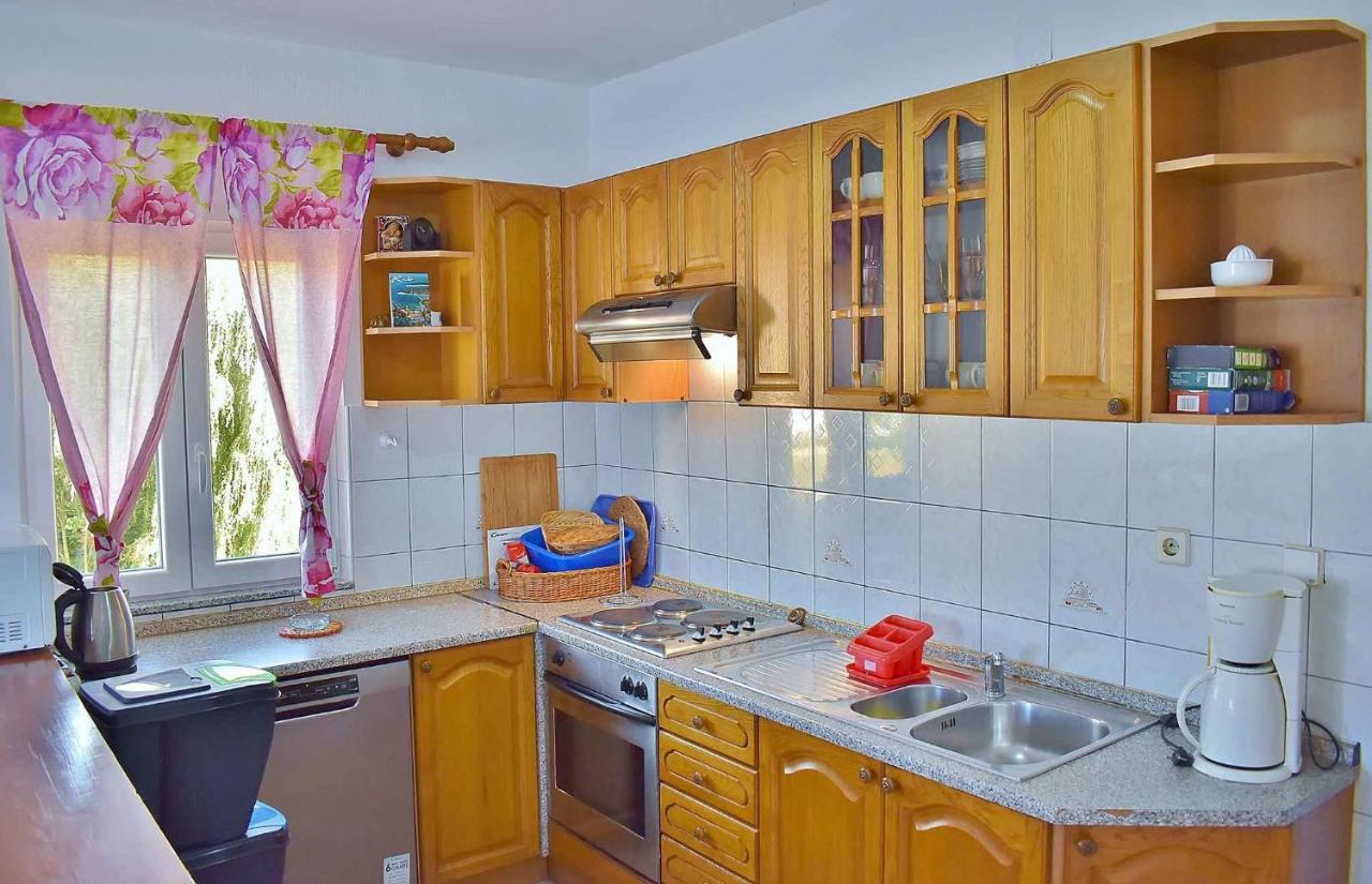 Apartment in Lopar/Insel Rab 17739 Buitenkant foto
