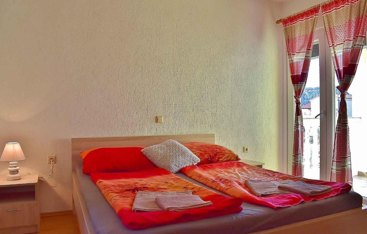 Apartment in Lopar/Insel Rab 17739 Buitenkant foto
