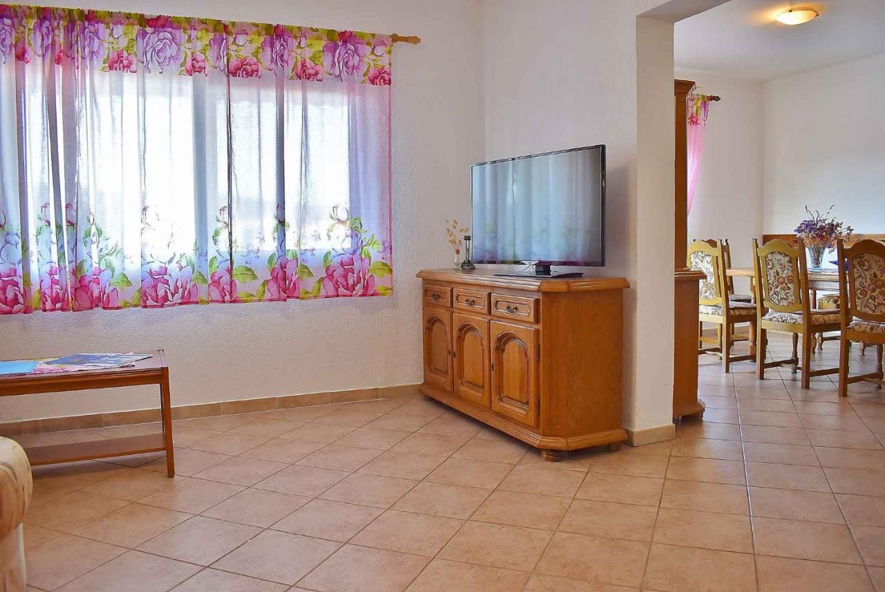 Apartment in Lopar/Insel Rab 17739 Buitenkant foto