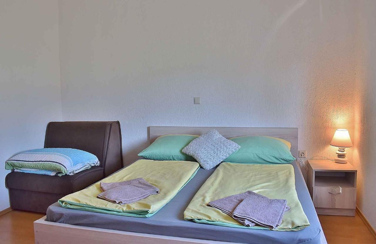 Apartment in Lopar/Insel Rab 17739 Buitenkant foto