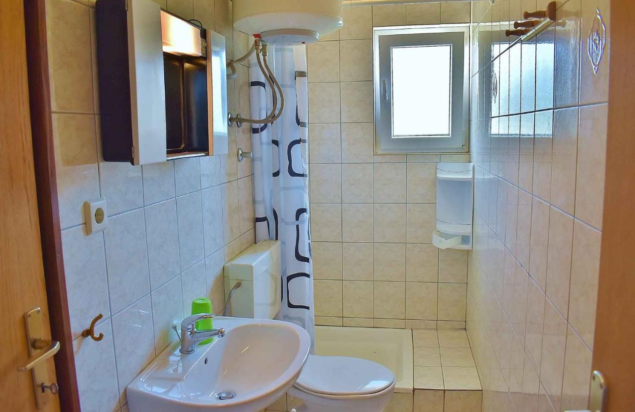 Apartment in Lopar/Insel Rab 17739 Buitenkant foto