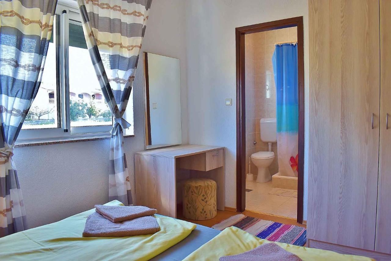 Apartment in Lopar/Insel Rab 17739 Buitenkant foto