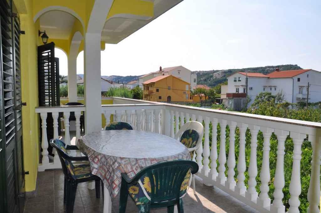 Apartment in Lopar/Insel Rab 17739 Buitenkant foto