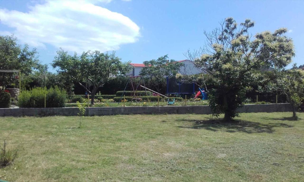 Apartment in Lopar/Insel Rab 17739 Buitenkant foto